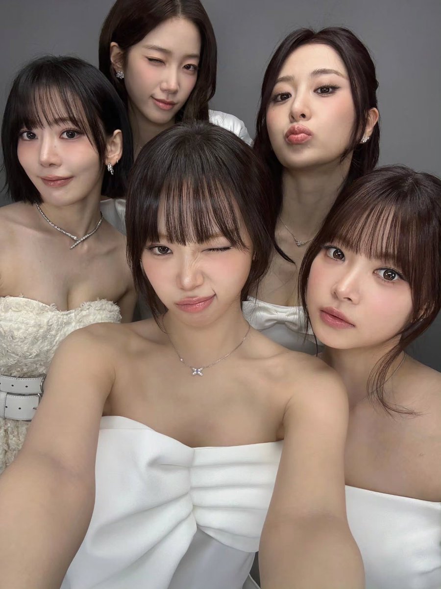 sserapics's tweet image. LE SSERAFIM SELCA OT5 OH MY GOD