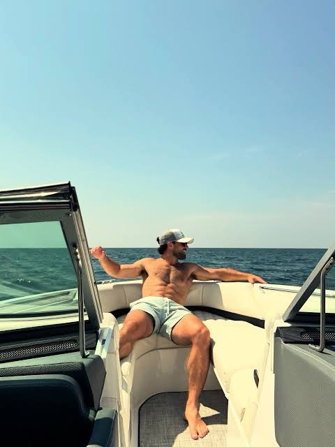 RobsGrahamKuntz's tweet image. outdoor boyfriend coded too