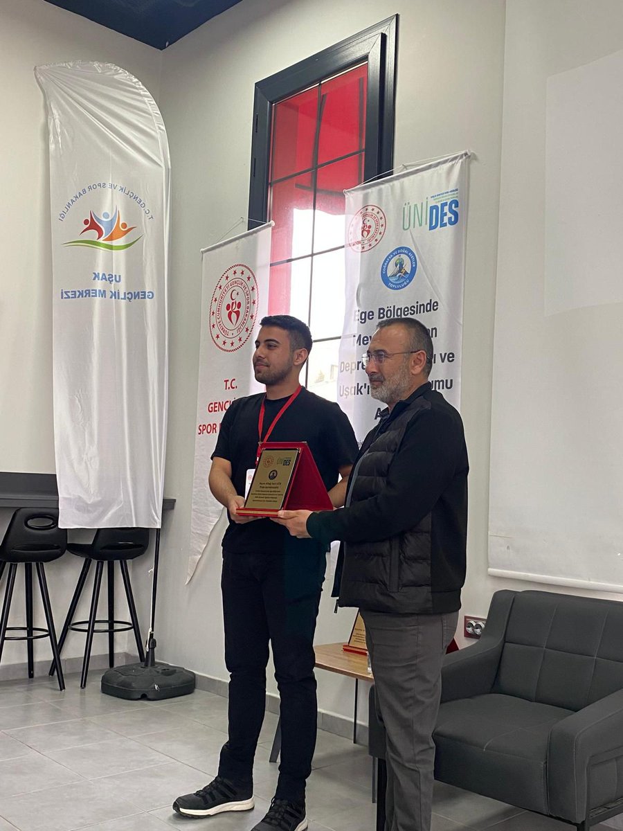 🗺ÜNİDES kapsamında kabul edilen “Ege Bölgesi’nde Meydana Gelen Deprem Fırtınaları ve Uşak’ın Risk Durumu”eğitim projemizin kapanış programını başarıyla gerçekleştirdik.😇🏆

#ÜNİDES