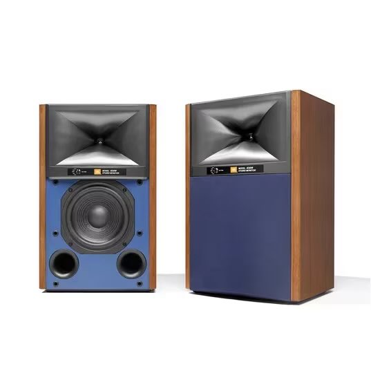 nomuramusen's tweet photo. 納品しました🚙💨💨
昨夜はJBL🇺🇸のスピーカー「4309」とSoundMagicのスピーカースタンドをお届けにお伺いしました
小型ながらコンプレッションドライバー+ホーン型を採用したスタジオモニターの正統派スピーカーです😆
年末年始はぜひJBLサウンドをお楽しみください🙇♂️
#ノムラ無線 #JBL #soundmagic https://t.co/OOQWZHtpPF