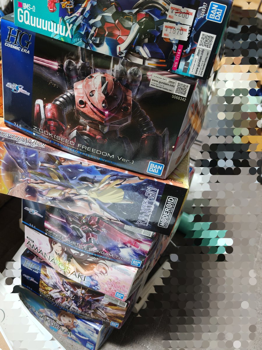 ここ2年くらい全然作らず増えていった積みプラでも見るか…。