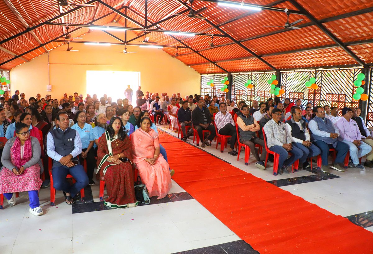 advpushyamitra's tweet photo. वार्ड क्रमांक 83 में विकास कार्यों को नई गति…

वार्ड क्रमांक 83 में ₹1 करोड़ 54 लाख की लागत से किए जा रहे विभिन्न विकास कार्यों का विधिवत भूमिपूजन एवं लोकार्पण किया गया।
इन कार्यों से क्षेत्र में आधारभूत सुविधाओं के सुदृढ़ीकरण के साथ नागरिकों को बेहतर सेवाएँ उपलब्ध होंगी।

इस अवसर पर श्रीमती मालिनी गौड़ जी, श्री जितेंद्र राठौर जी, श्री भारत पारख जी सहित जनप्रतिनिधियों एवं स्थानीय रहवासियों की गरिमामय उपस्थिति रही।
