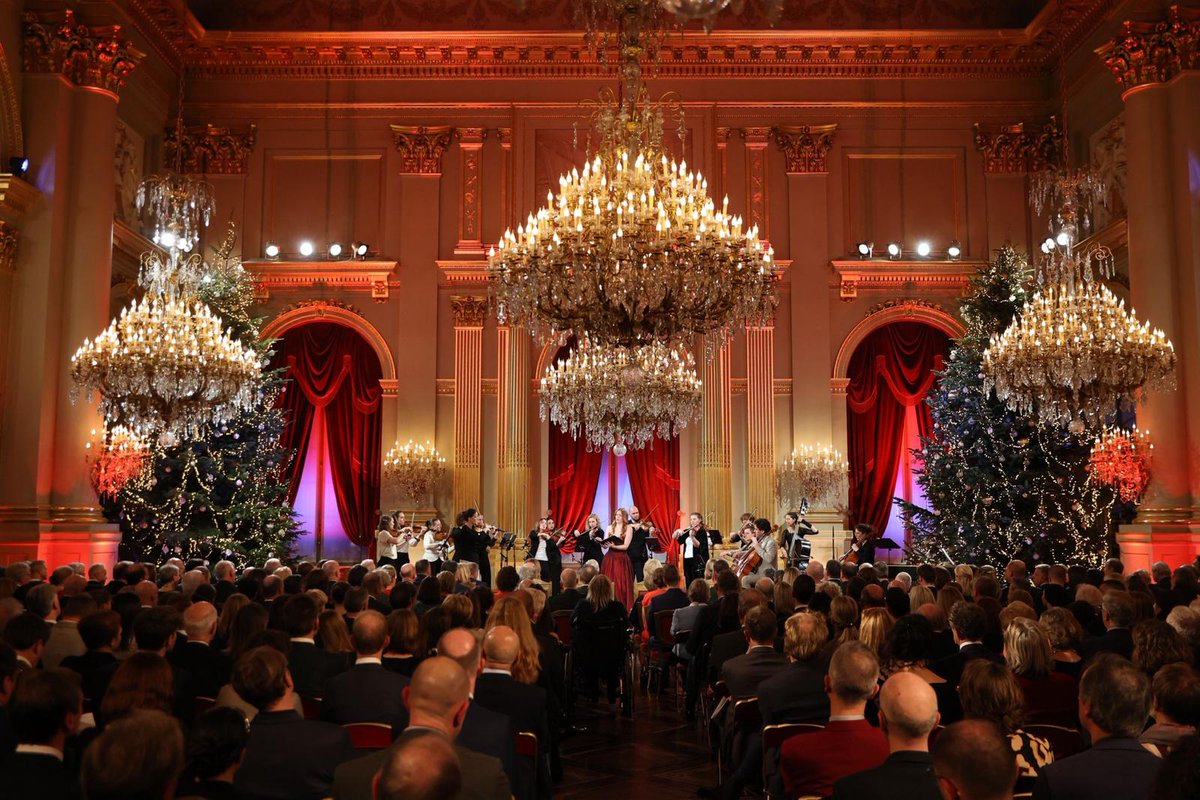 rwthofficial's tweet photo. 🇧🇪
#Belgium’s King Philippe and Queen Mathilde with Princess Elisabeth, Duchess of Brabant and Princess Eléonore attended the #Christmas Concert 2025 at the Royal Palace #Brussels.
📸 Belga, ABACA #RoiPhilippe #ReineMathilde #Belgique #België https://t.co/SBqNKP3wGI