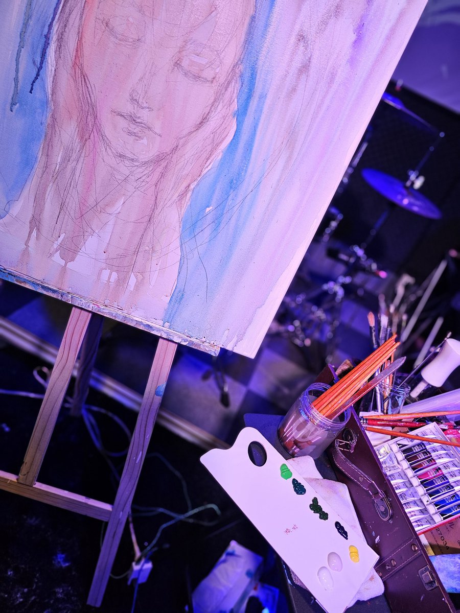 下書きは基本的に 鉛筆と水彩なんっす 今からアクリルで化けさせます