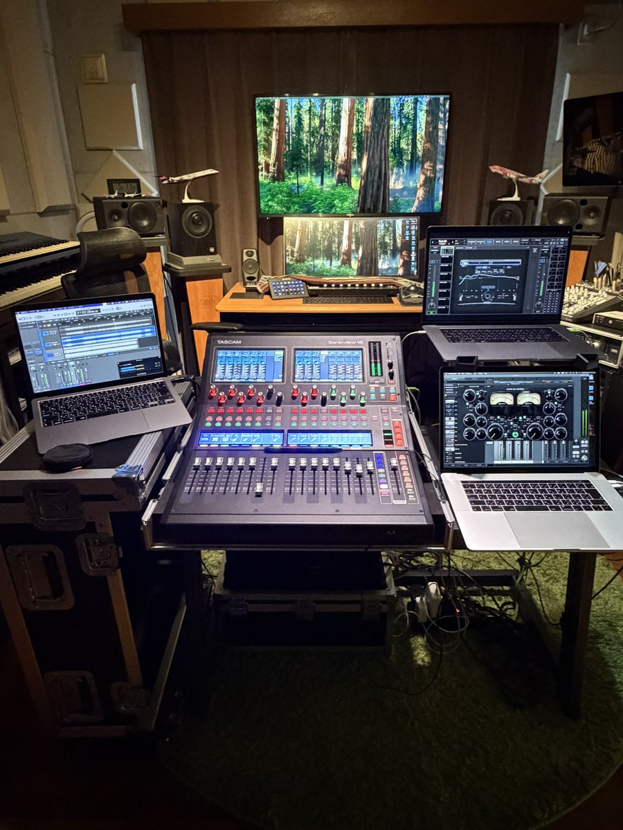 toshiharutamaki's tweet photo. カウントダウンLiveのミキサーの仕込み完了!
音響でWaves(右上)とUAD(右下)を使用するのだいぶ慣れてきた。
ミキサーにオプションカードのMADIを入れていてよかった!
#sonicview https://t.co/8G9c10vGDQ