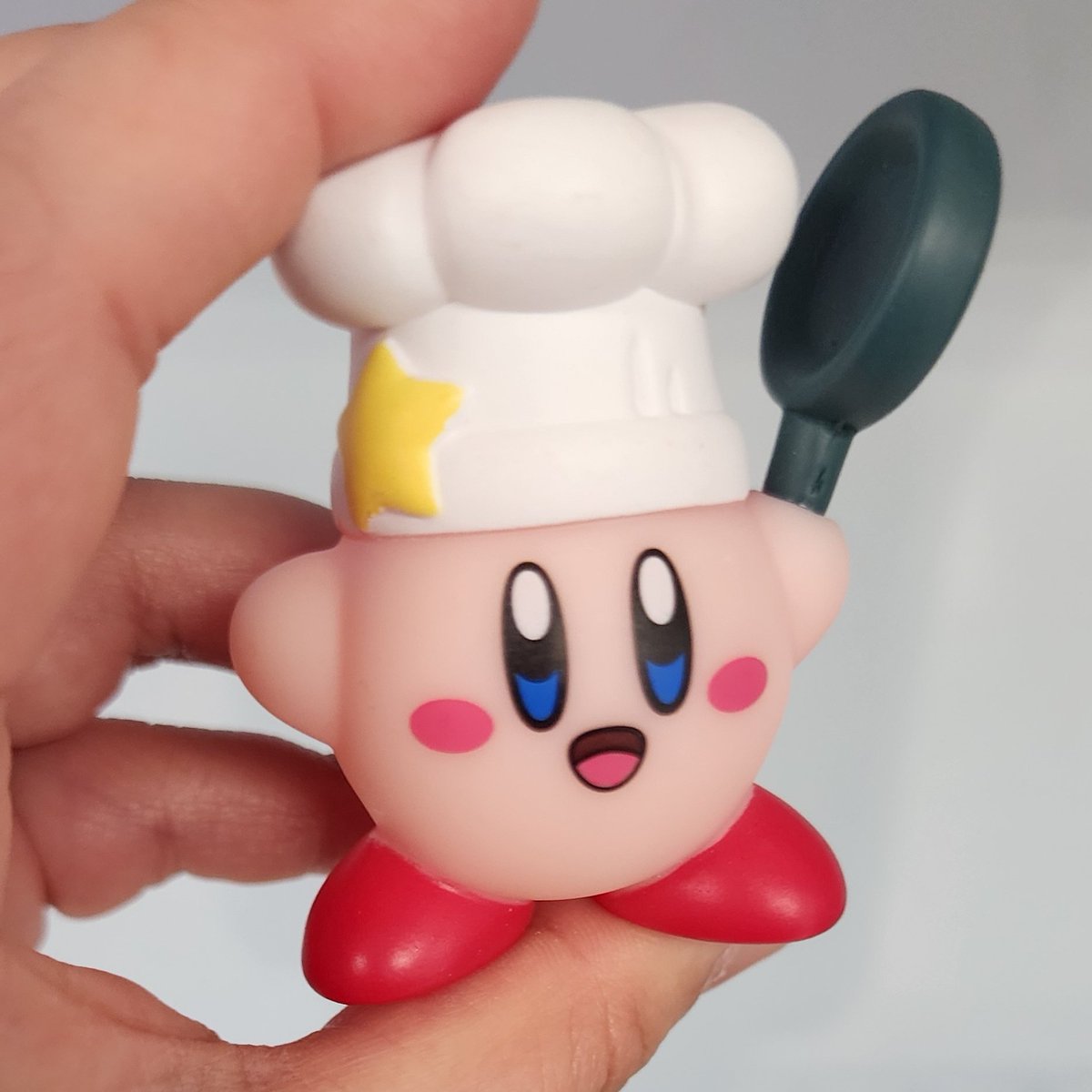 カービィ(コックのすがた)のフィギュアを料理の横に並べると可愛くて