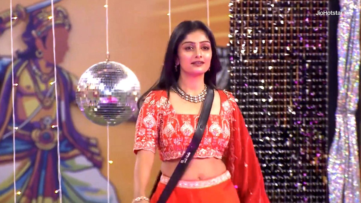 buttermasale's tweet photo. #BBK12

Being KAVYA is NOT EASY

>AG tortured her since from K - G janti
>AG traumatised her saying “free product”
>Rakshita keep on blabbering you dont deserve to be here
>HMs targeted her for being with G
>Risha purposely hurted her by taking G name
>HMs started saying “G inda K”
> She decided to keep the distance, suddenly G fans became furious and started hating her
>Host messed up her mind instead of clearing the doubts

Kavya was totally messed up,

She cant go to G for advise
She cant sit & think how to overcome this because no one is helping her
There is no input from outside world

> BB gave task to G to make her cry, can you imagine how much she go thru when the most close person say those kind of harsh words?

> Now without any actual fault, her parents were sent out, for her more than they sent out, 
The way they sent out was much much hurtful

God knows how she cope up 🫂

More power to Kavya ♥️🙏🏾

#Istandwithlavya

#Gilli | #BBKSeason12