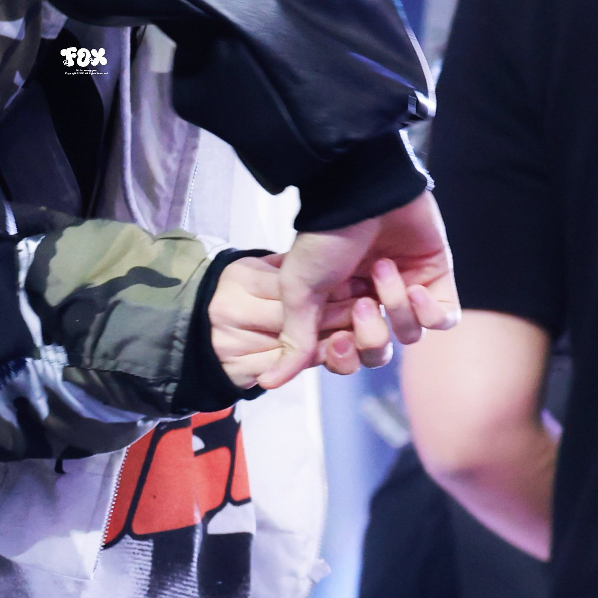 FOX_090113's tweet image. 251225 🤝🏻

#CORTIS  #코르티스 
#SEONGHYEON #성현
#MARTIN #마틴