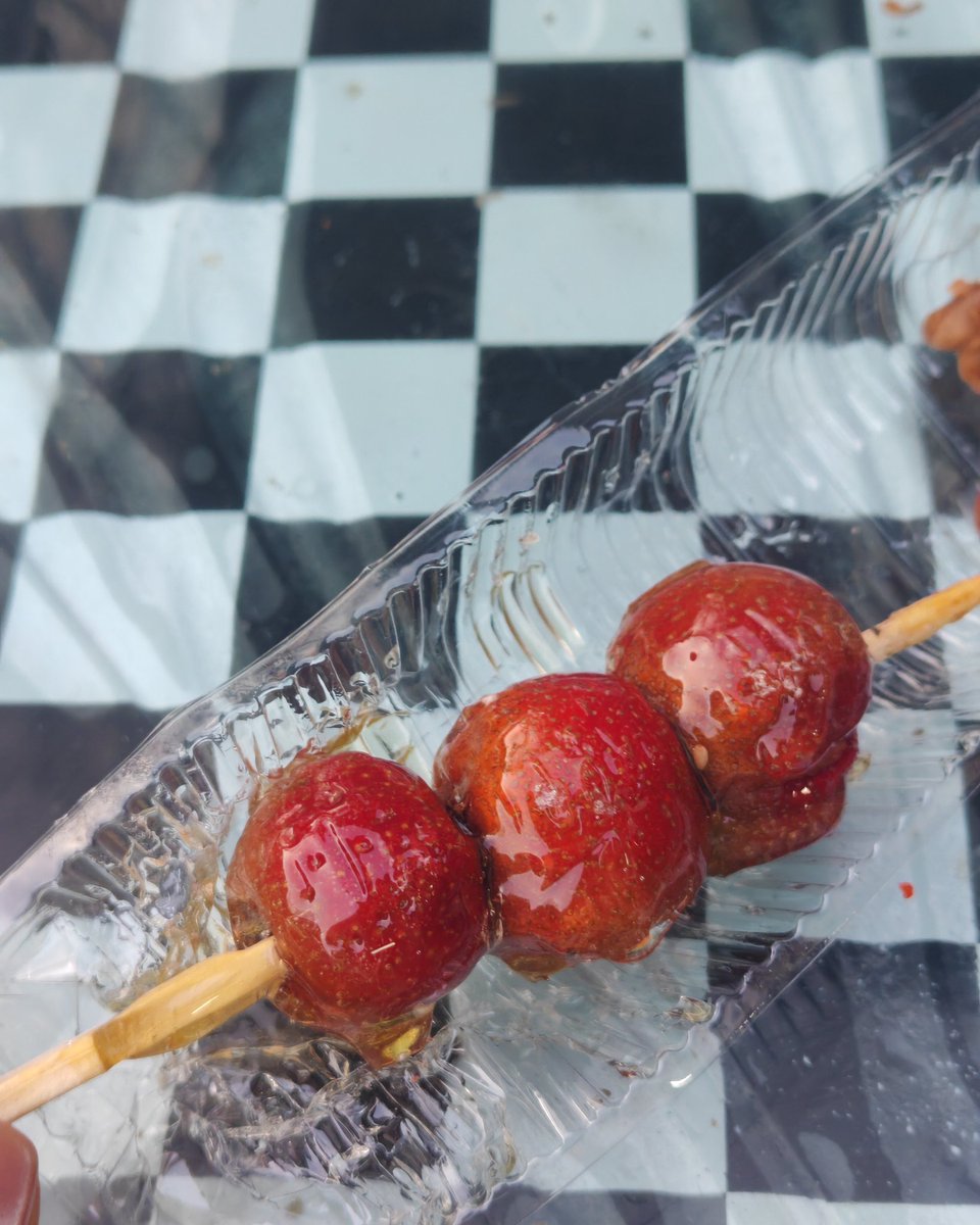 LIN_Zhaoy's tweet image. 逛了一天司徒小镇，逛晕碳了…免费早饭，红豆饼，糖葫芦，软米饭，刀削面……吃不完了