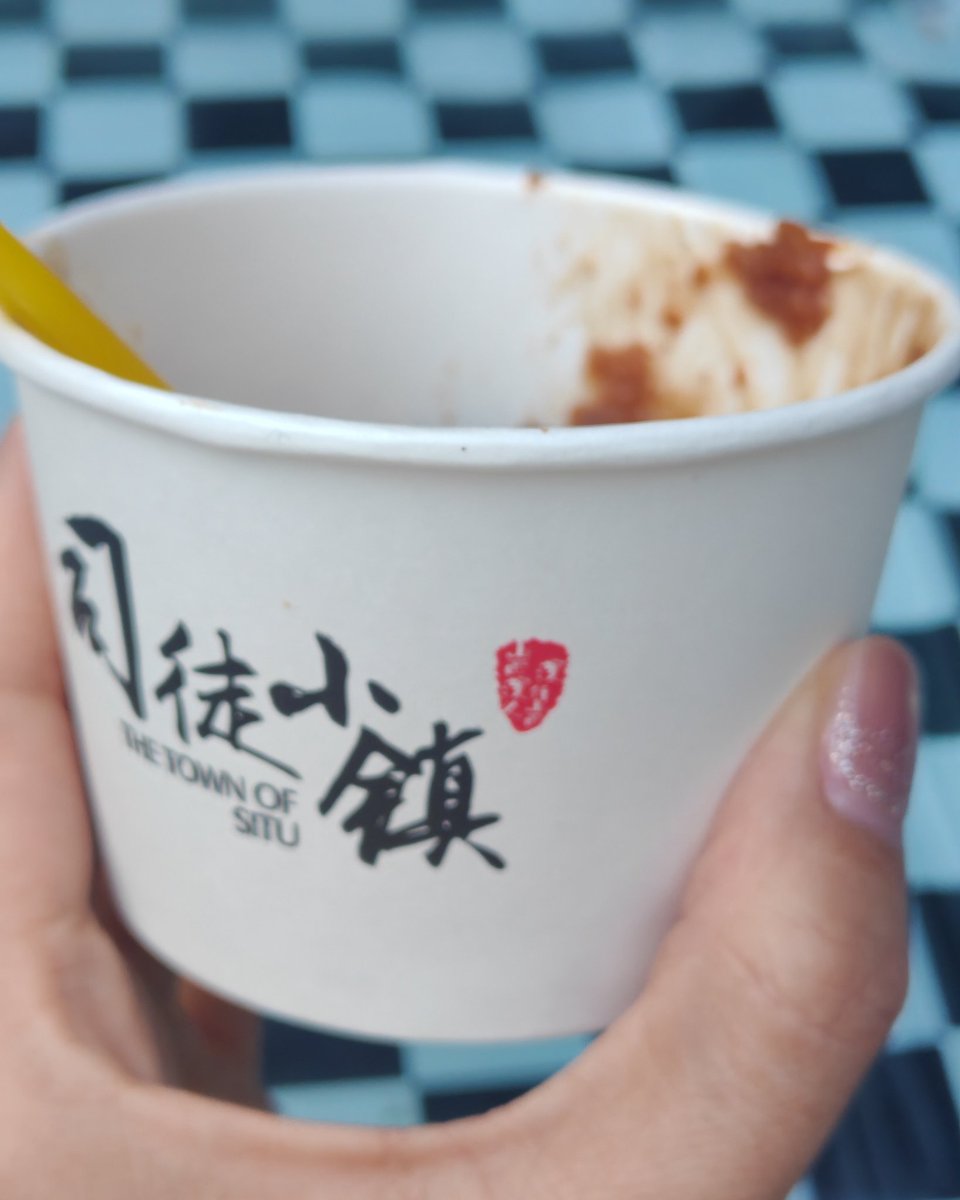 LIN_Zhaoy's tweet image. 逛了一天司徒小镇，逛晕碳了…免费早饭，红豆饼，糖葫芦，软米饭，刀削面……吃不完了