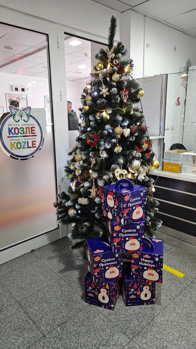 Денес е убав ден ☀️
Уште поубав ако измамиш некоја детска насмевка 🎁
#ТвитерДедоМраз → dedomraz.mk
<a href="/RotarySkopjeX/">Rotary Club Skopje X</a> #Љубезност