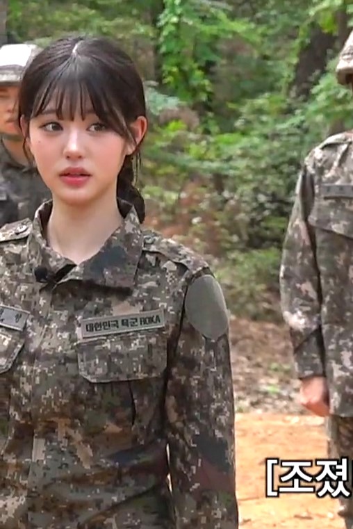 파티 재미없죠.
나갈래요?                                       그쪽이 파티 주최자
                                                         아니십니까?

근데요?그게 문제가 되나?            예?(어이x)