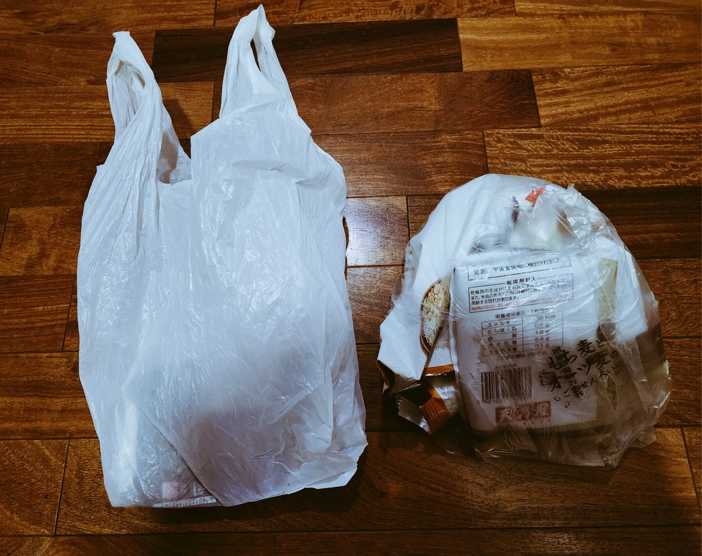 ここ数日の一愛です☺️
出先にて拾った福さんたち✨
強風🌀で飛ばされてきた お菓子の袋の詰め合わせ😅
割り箸、マスク、空き缶(ペシャンコになってました🥲)、タバコの吸い殻🚬 などでした🗑✨
少しでも拾えるとなぜかウキウキ、スッキリした気持ちになります🥰🙏

 #一日一愛
 #ゴミ拾い