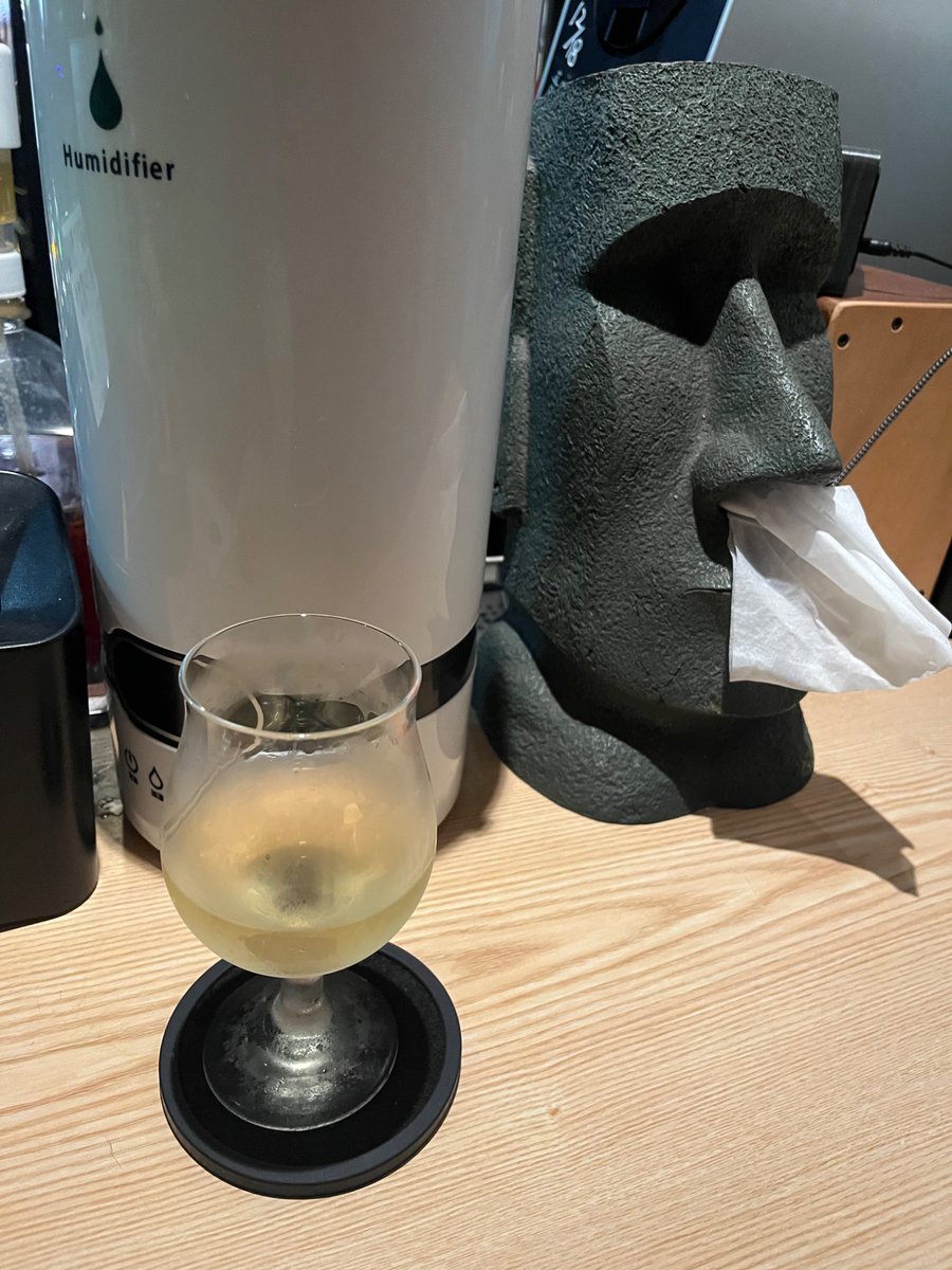 この間行ったバー、モアイが鼻からティッシュを提供してくれていた🗿
友達とはちゃめちゃに飲んで楽しかったな