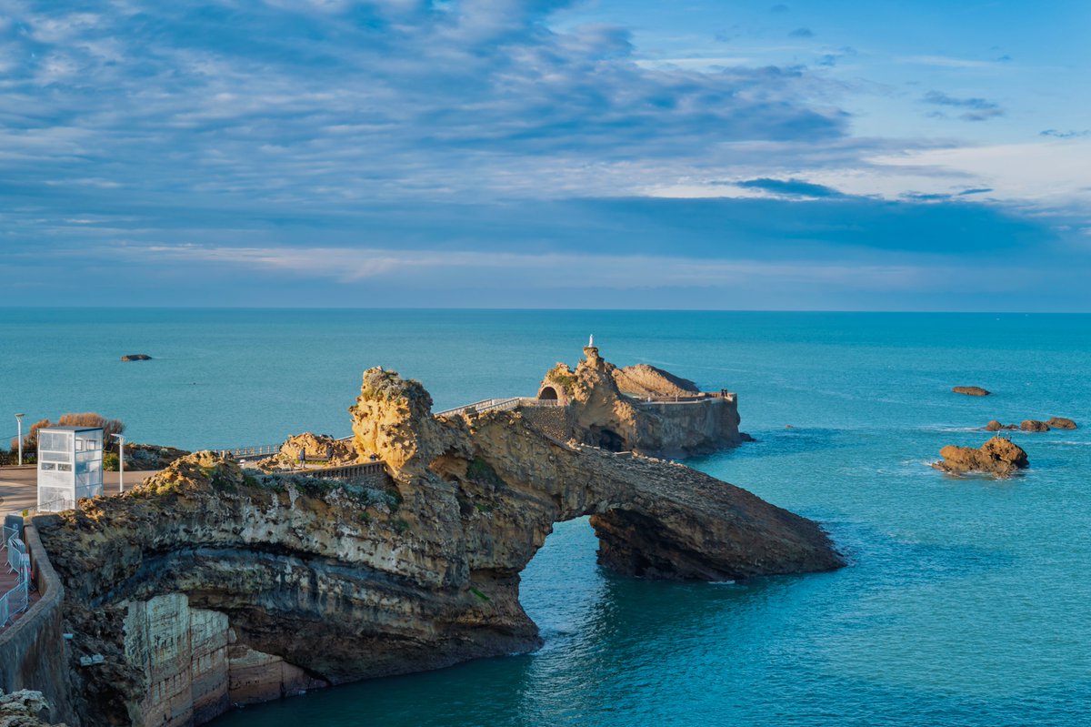 CM_MalagaFoto's tweet photo. 📍Rocher de la Vierge (The Rock of the Virgin), Biarritz. https://t.co/3DRcqnFJ5i