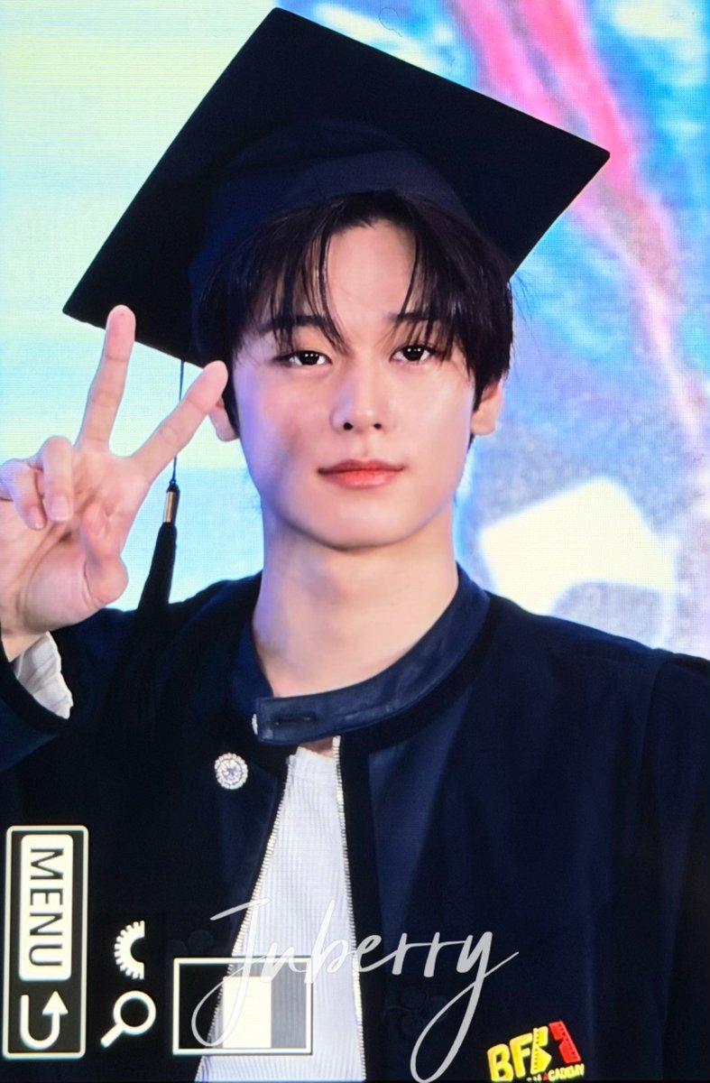 251227 베이징
우리 LJ바보의 졸업식~🎓
#주연 #JUYEON
#더보이즈 #THEBOYZ