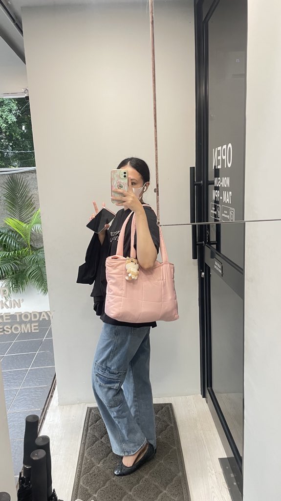 mia.🪽 tweet media