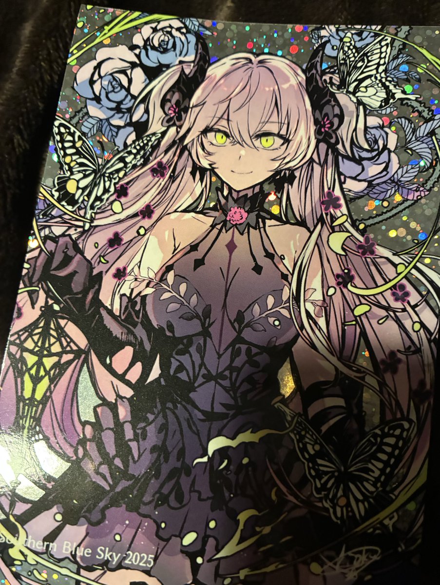 「リリスちゃんホログラムポストカード、めちゃくちゃ綺麗に仕上がった!」|rioka⭐️5月コミティアとコミ1のイラスト