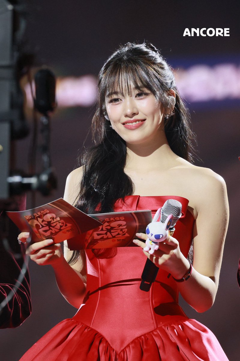 Ancore901's tweet image. 20251225 SBS

#아이브 #IVE #안유진 #AnYujin #유진 #Yujin 
Merry Christmas