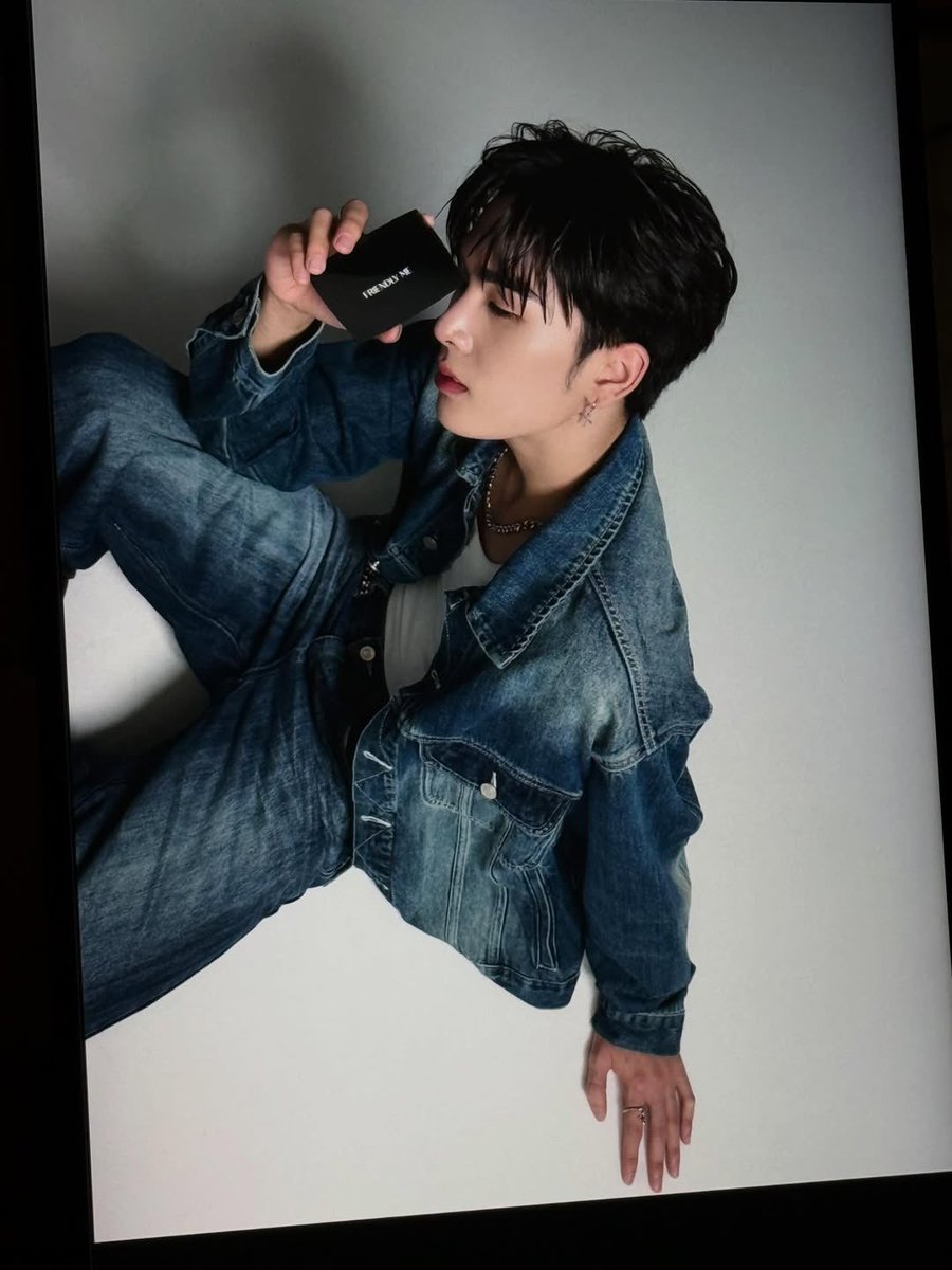 putsxo's tweet image. this photo… santa is just too handsome and pretty at the same time 😩🤏🏻

#FriendlymeChristmasEvexSanta
#FriendlyMExSANTA #Santapp 
#FriendlyMeFlipLongwearCompactFoundation