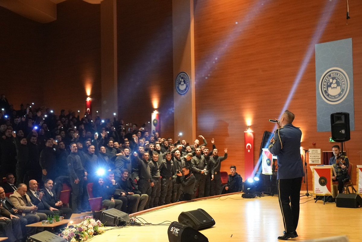 paedutr's tweet photo. Polis Akademisi Bandomuz tarafından 26 Aralık 2025 cuma günü Kestel Belediyesi Kültür ve Sanat Merkezinde konser düzenlenmiştir.

Söz konusu konsere; Gemlik Kaymakamı Osman Aslan CANBABA, Kestel Kaymakamı Recep ÖZTÜRK, Polis Akademisi Başkan yardımcımız 1. Sınıf Emniyet Müdürü Fatih İNAL, Bursa Büyükşehir Belediyesi Genel Sekreter Yardımcısı Ali ALTUNSOY, Kestel Belediye Başkan Yrd. Mehmet ÇALIK, Polis Teftiş Kurulu Bursa Bölge Başkan Vekili Gökhan ELİAÇIK, Özel Güvenlik Denetleme Başkanlığı Bursa Bölge Çalışma Merkezi Müdür Vekili Birol AYKAN, Bursa Polis Meslek Eğitim Merkezi Müdürü Orhan BAŞARAN, Balıkesir Polis Meslek Eğitim Merkezi Müdürü Enver Erbil KARACA ve 32. Dönem POMEM eğitim gören öğrencilerimiz katılım sağlamıştır.