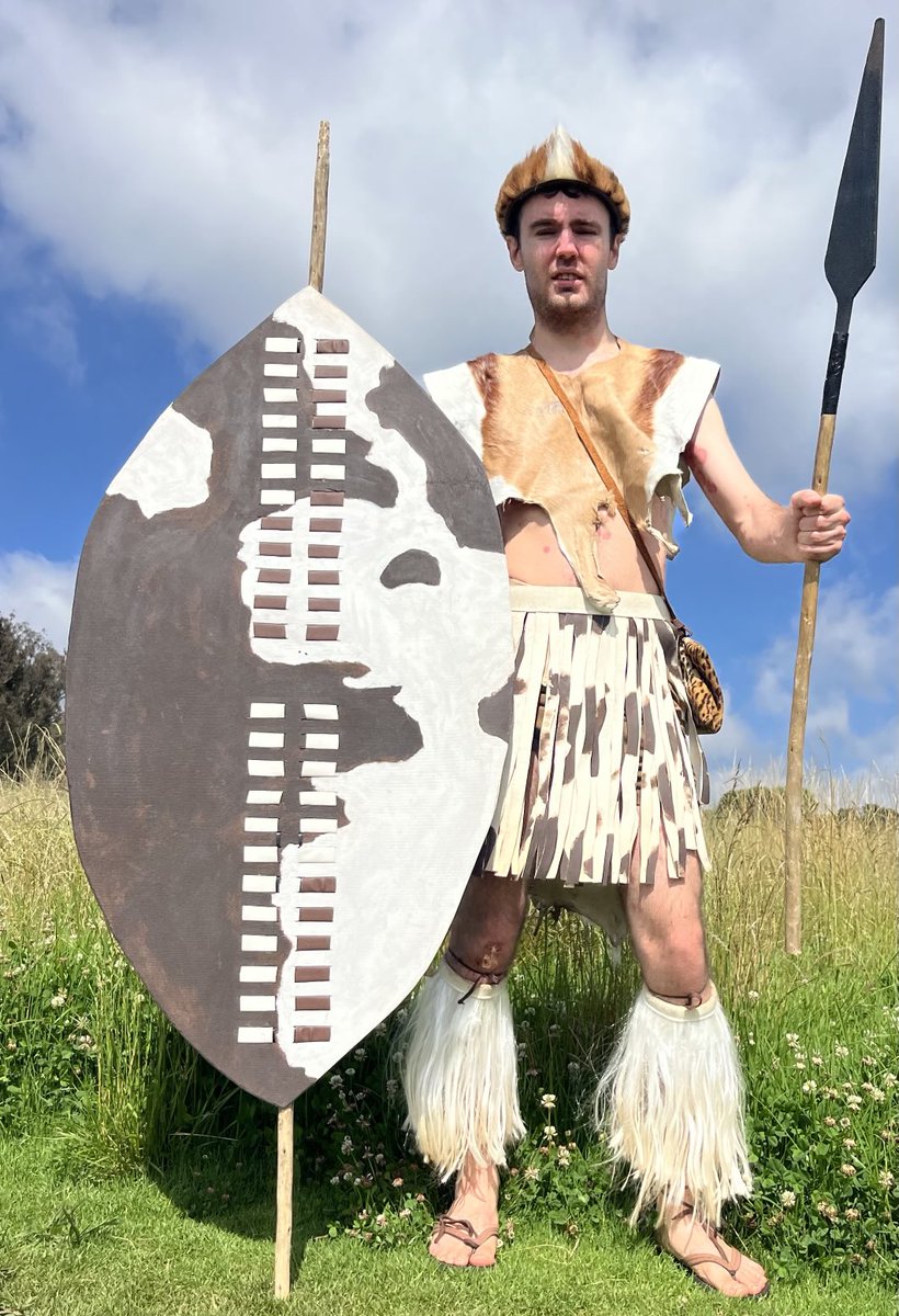 No to Trumps claims…: Weißer Südafrikaner in Feiertagslaune und Zulu-Regalia in Johannesburgs Delta Park…. 🤣🤸🏿‍♀️