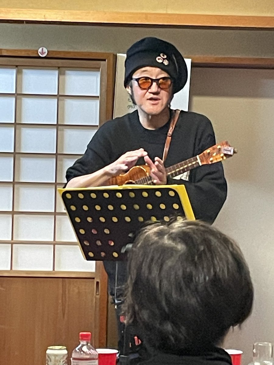 ノン様のライブから始まります。知らない方達との交流が とても面白い