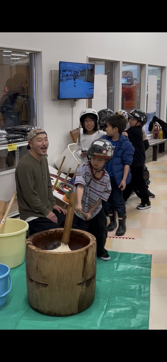 akakenpark's tweet photo. ２０２５年も皆様に支えられてスケボーやイベントなどたくさんの楽しい時間を過ごすことが出来ました。１月のカレンダーが出来ました。ありがとうございました。年末年始は30・31・1・2とお休みをいただきますがそれ以外は通常通り営業致します。１月1１日は６周年記念・新年会を予定しています。 https://t.co/gTjzEMf85s