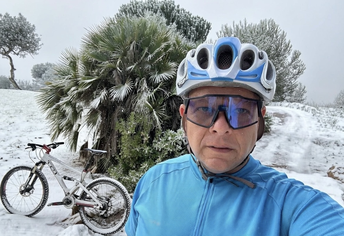 AGBAbogado's tweet photo. 🔴🔴🔴Paradita a medio camino !!!
#post #picture #photo #mtb #gtzaskar #onehundredcarbon
Y continúo ahora con la vuelta !!!
Disfrutando del último #sabado del #año2025
🏔️🌨️🚴♂️🚴♂️🏔️🌨️ https://t.co/FJn1cHyiOY