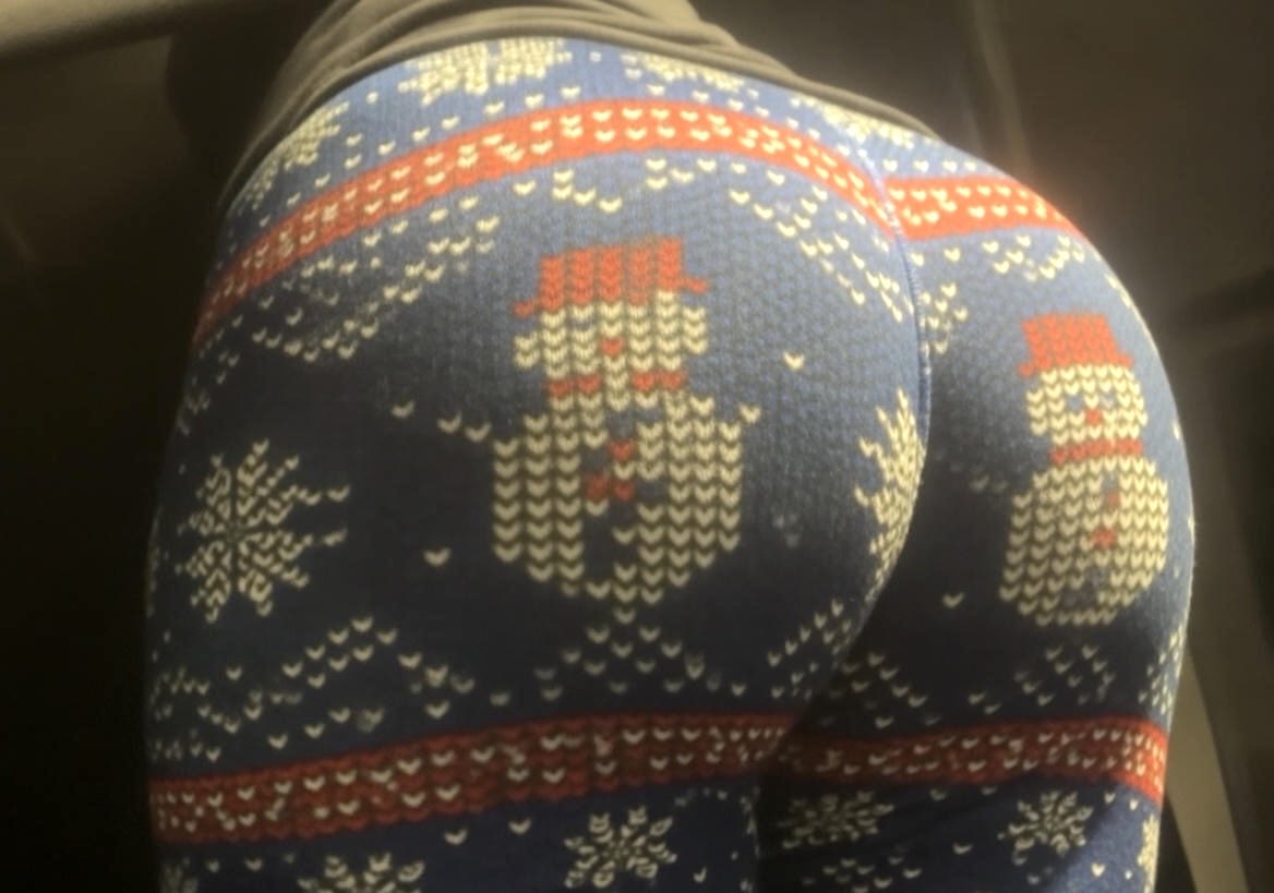 Bubble_boyTO's tweet image. Nobody noticed I had my training plug in under my Christmas jammies 🙈