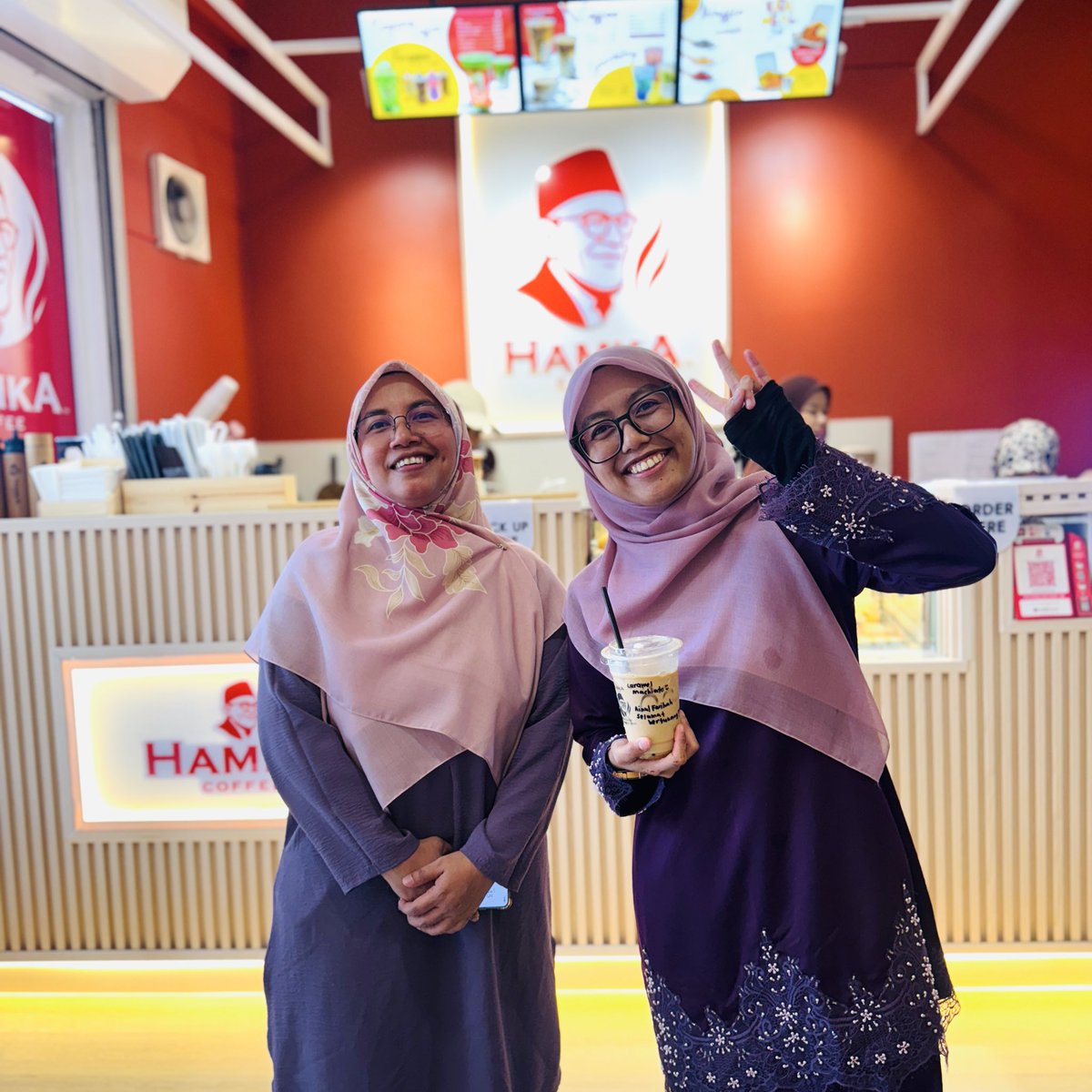 iamainulfarihah's tweet photo. Tahniah @jejaktarbiah atas perasmian Hamka Coffee! ☕️📚

Salam ulangtahun ke-11 juga buat Jejak Tarbiah! Sesiapa yang berhampiran, jemput singgah hari ini atau esok 🎉

📍Hamka Coffee, Bandar Puteri Bangi https://t.co/BP1ESPKGNh