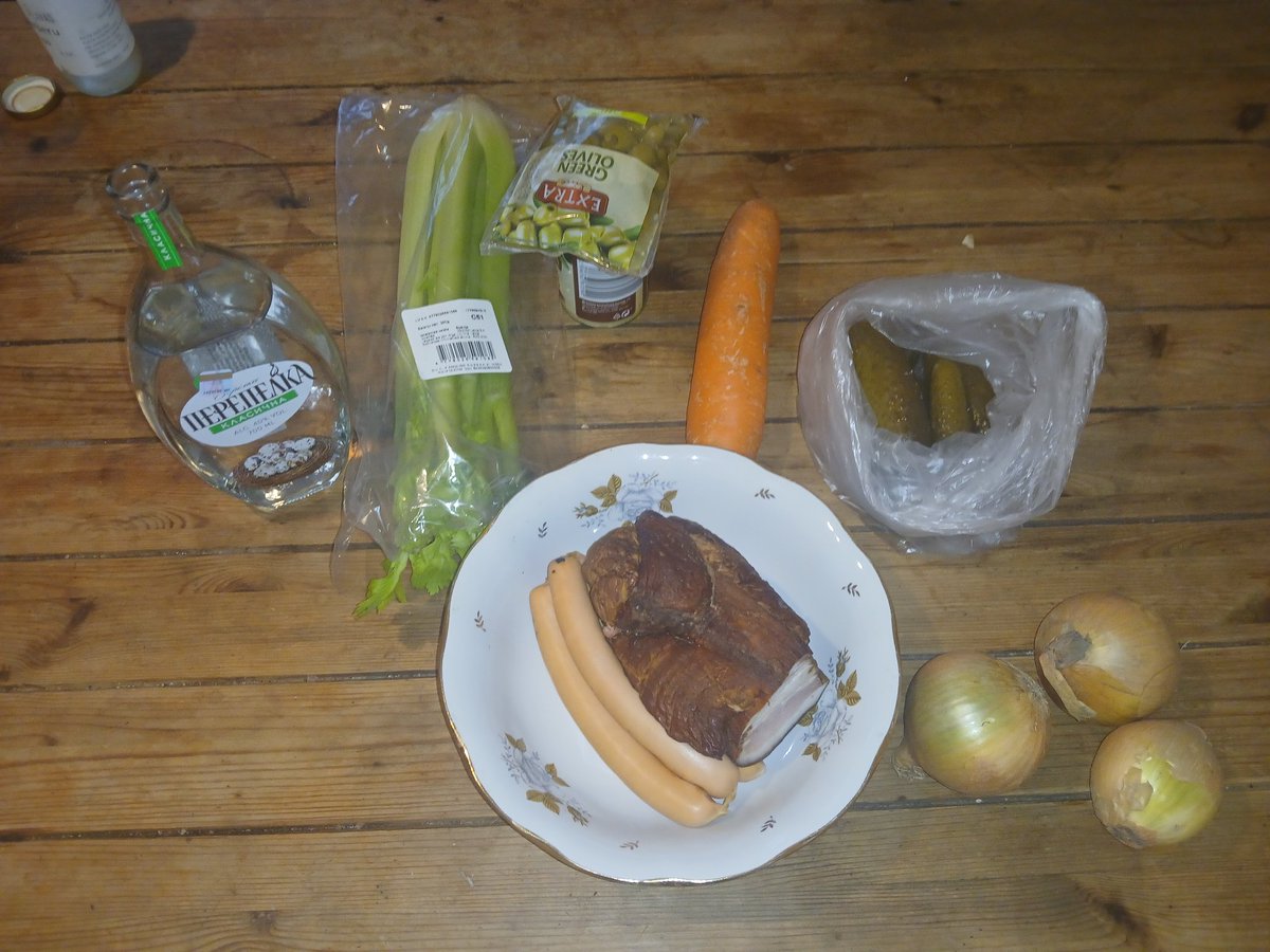 Gaļa vārās, jāsāk griešanas darbi. 0.7tais arī labi sācis iet iekšā