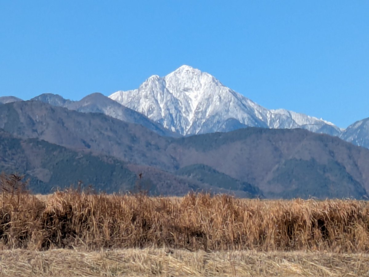 kaicity's tweet photo. 今日は冷え込みがキツイ😖
八ヶ岳も甲斐駒ヶ岳も富士山も冬の装い🗻 https://t.co/8pEcoxzhGk
