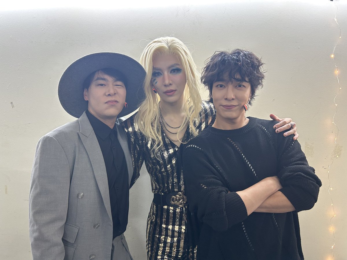 rndworks's tweet image. [#이터니티]

블루닷 #노민우
카이퍼 #김우성
머머 #박유덕

🚀 첫 번째 공연을 시작합니다.

-
𝗠𝗨𝗦𝗜𝗖𝗔𝗟 : 𝗘𝗧𝗘𝗥𝗡𝗜𝗧𝗬 🪐

2025.12.27 - 2026.03.15
NOL 유니플렉스 1관