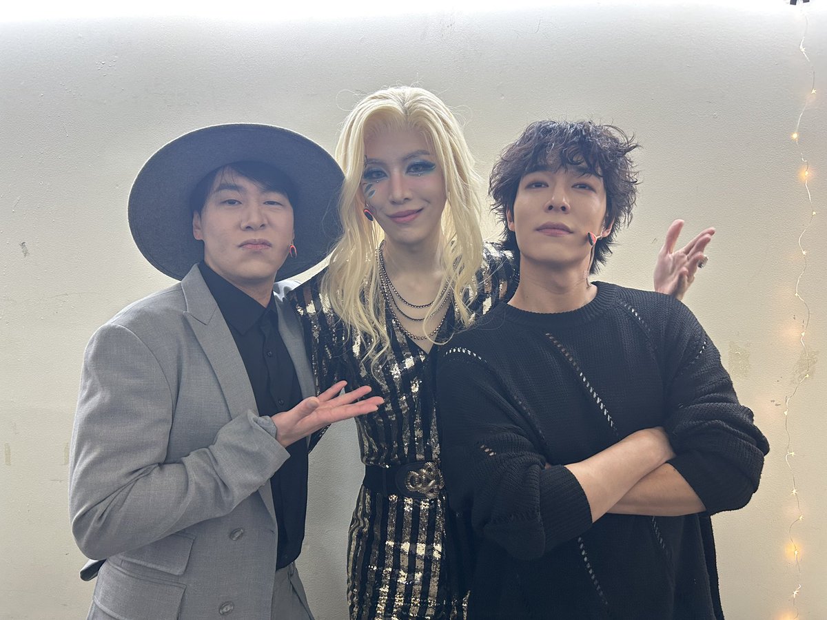 rndworks's tweet image. [#이터니티]

블루닷 #노민우
카이퍼 #김우성
머머 #박유덕

🚀 첫 번째 공연을 시작합니다.

-
𝗠𝗨𝗦𝗜𝗖𝗔𝗟 : 𝗘𝗧𝗘𝗥𝗡𝗜𝗧𝗬 🪐

2025.12.27 - 2026.03.15
NOL 유니플렉스 1관