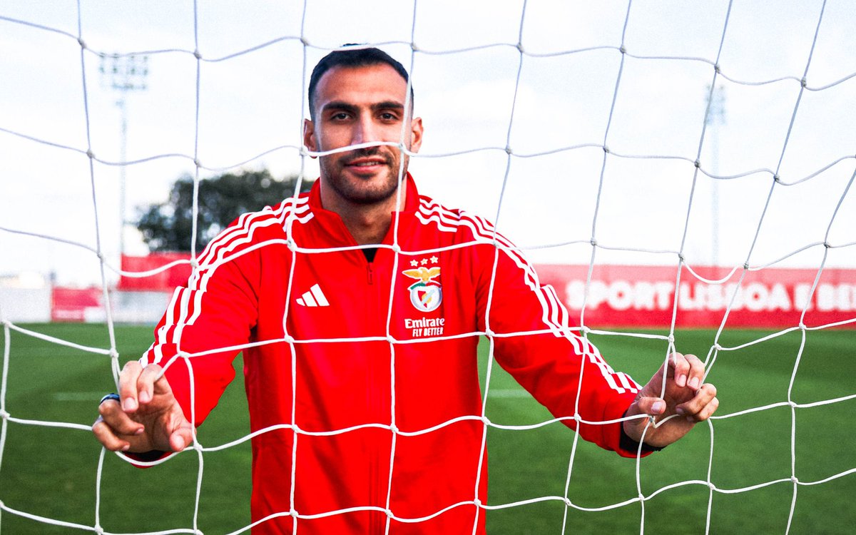 SLB_AR's tweet image. 🎙️البومبر بافليديس عن وصوله الى الهدف رقم 50 بقميص بنفيكا:"إنه شعور لا يُصدق، لم أتوقع أن أسجل 50 هدفًا بهذه السرعة ، فأنا لم أمضِ سوى عام ونصف في بنفيكا. أنا سعيد بهذا الرقم القياسي.

"أتذكر هدفي الأول مع بنفيكا له مكانة خاصة في قلبي. كان هدفًا مؤثرًا ومريحاً في الوقت نفسه."