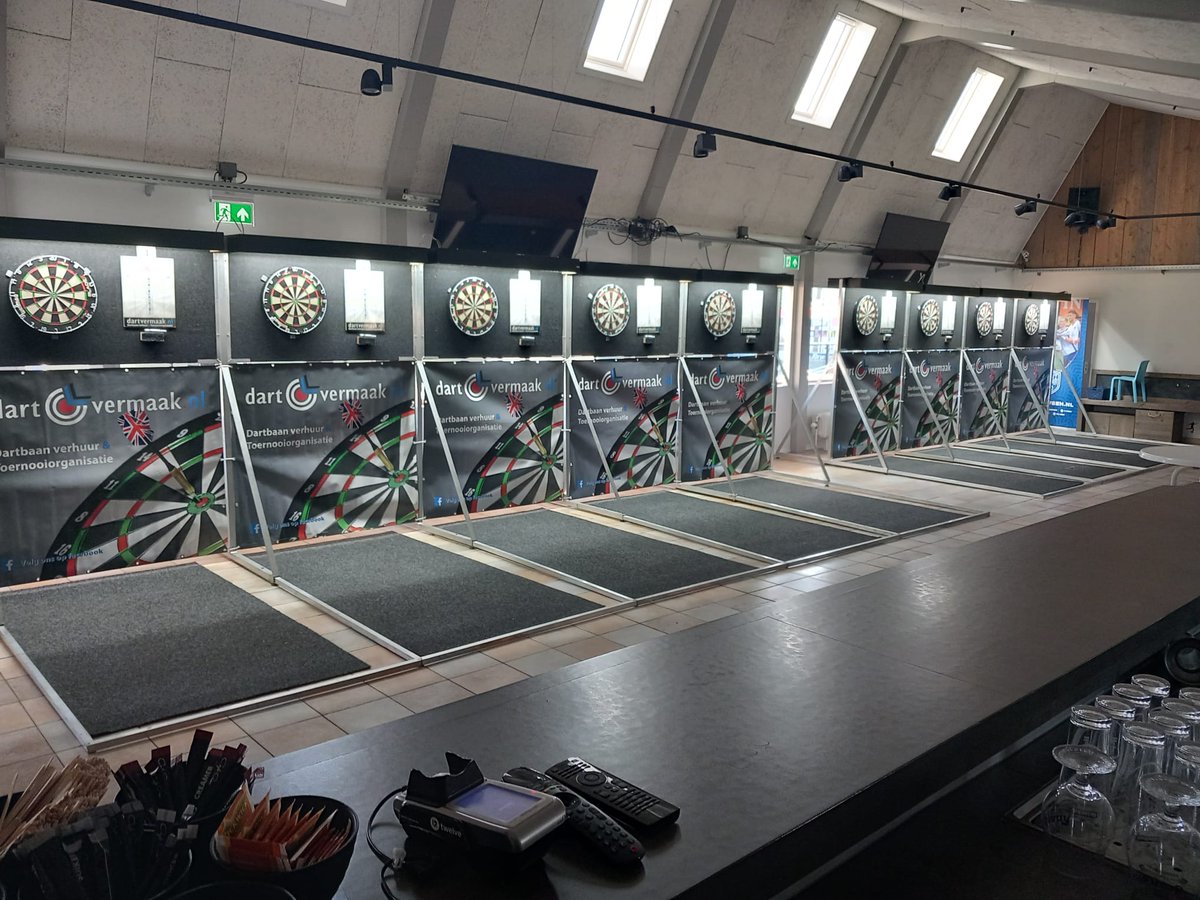 💙🤍Vanmiddag is het Bonfix Koppeldarttoernooi bij SEH!

Het begint om 13.00 uur. De kantine is open vanaf 12.30 uur. Kom gerust onze darters aanmoedigen!

#komook #letsplaydarts #activiteiten #gezelligheid #wijzijnseh