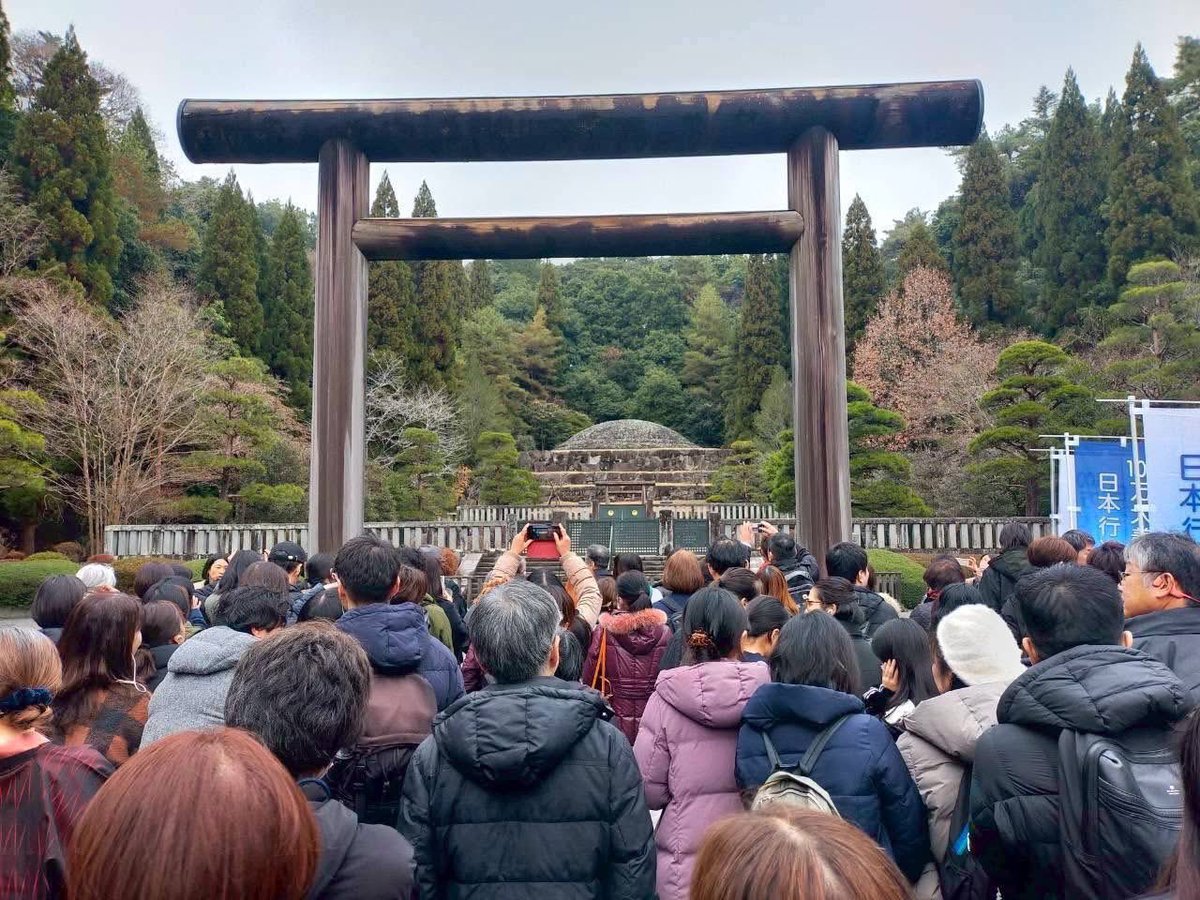 Noh_Jesu's tweet photo. 【12月25日 天命神話創世祭を開催しました】
12月25日と聞いて、何を思い浮かべますか?

多くの方は「イエスの誕生日」と答えるでしょう。西暦の起点となったこの日ですが、私にはそれ以上に大切にしたい意味があります。
それは、昭和天皇が即位された日です。

私はこの12月25日を大切にしたいと思っています。

昭和天皇は、核兵器の連鎖反応を止め、今の世界を存在させることに絶対的な貢献をされました。

もし終戦時、日本人一人ひとりが特攻の精神でアメリカへの復讐を選んでいたら、核戦争の連鎖が始まり、今の人類は存在していなかったでしょう。

昭和天皇は、日本がアメリカへの憎しみを持たないようにされた当事者です。

「日本を二度と戦争ができない国にする」という永遠の戦争放棄の決断。その重みと涙を深く感じるからこそ、昭和天皇への想いは特別なものがあります。

人類史上、最も重い決断だったと確信しています。

偶然か、必然か、救世主イエスの誕生日に、昭和天皇の即位が重なる。これは偶然でありながら、無限の必然を感じずにはいられません。

私は、1945年8月15日の日本の涙を愛しています。
戦後80年間、アメリカを恨まず、むしろアメリカの世界戦略を優先してきた日本の姿勢—プラザ合意、半導体協定、金利政策、バブル経済…そこに私は崇高な美学を感じています。

だからこそ、日本文明は必ず真理の花を咲かせ、全世界80億人を一つにする核となる—そう確信しています。

そんな日本の未来をサポートしたい。その想いで、人類の未来のために「天命神話創世祭」を開催しました。

全国から多くの方々が参加してくださり、本当に嬉しかったです。ありがとうございました。

マンハッタンプロジェクトⅠが核爆弾を生み出し、今マンハッタンプロジェクトⅡとしてAGI(汎用人工知能)の開発が進んでいます。

AGIのペットになる—人間の尊厳が破壊される危機。

この危機を救済できる唯一無二の鍵が、共同体としての日本文明の大活躍だと確信しています。

今こそ、日本文明の底力が大爆発する時です。
