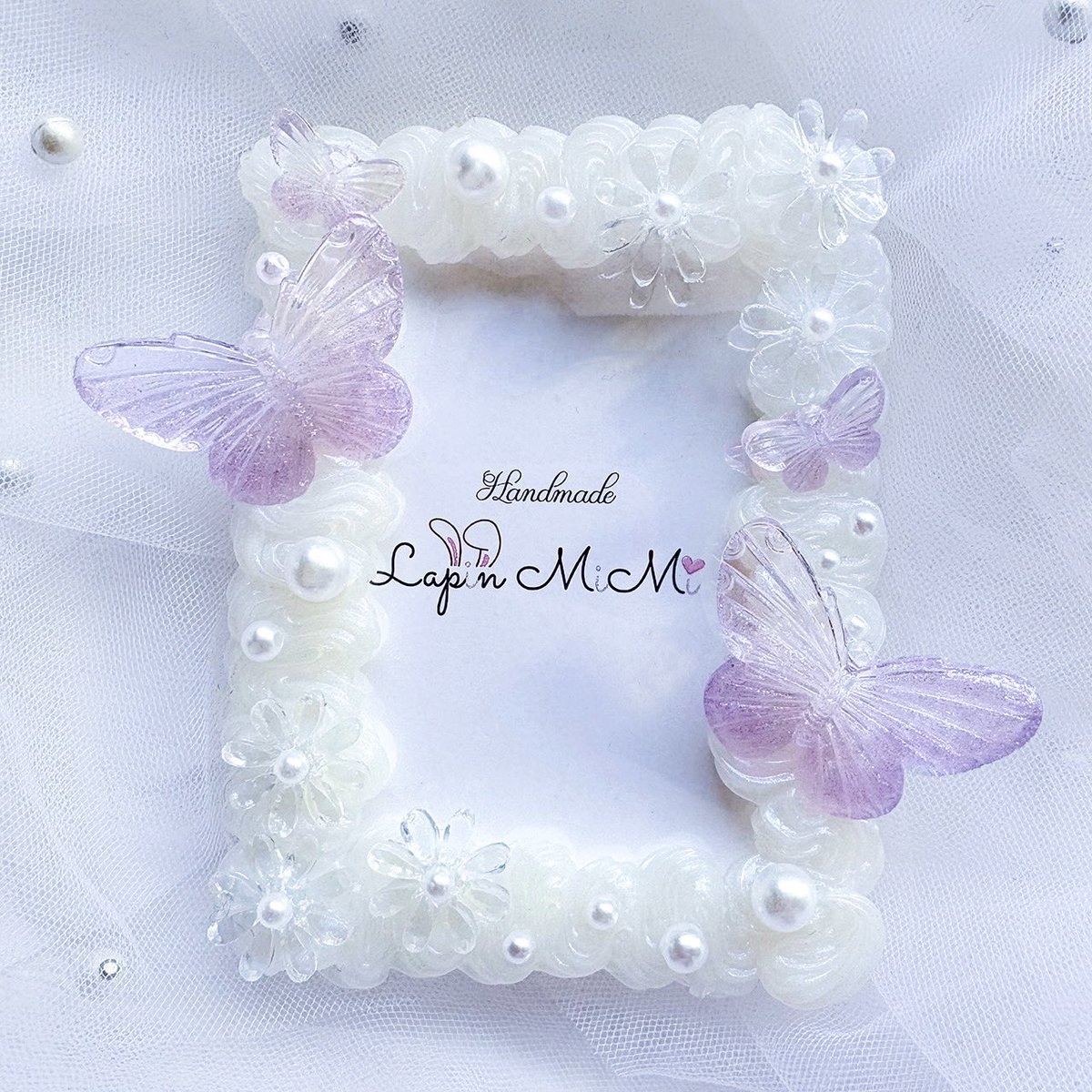 新商品やっとだせました𓂃˚‧
minneやBOOTHで
お迎えお待ちしてます𖡼.𖤣𖥧𖡼.𖤣𖥧⚘
B8やB7製作しましたっ！

 #ハンドメイド  #ハンドメイド作家さんと繋がりたい 
 #ホイップデコ  #レジン  #推し活  #トレカ  #チェキ 
 #アイドル  #ゴシック