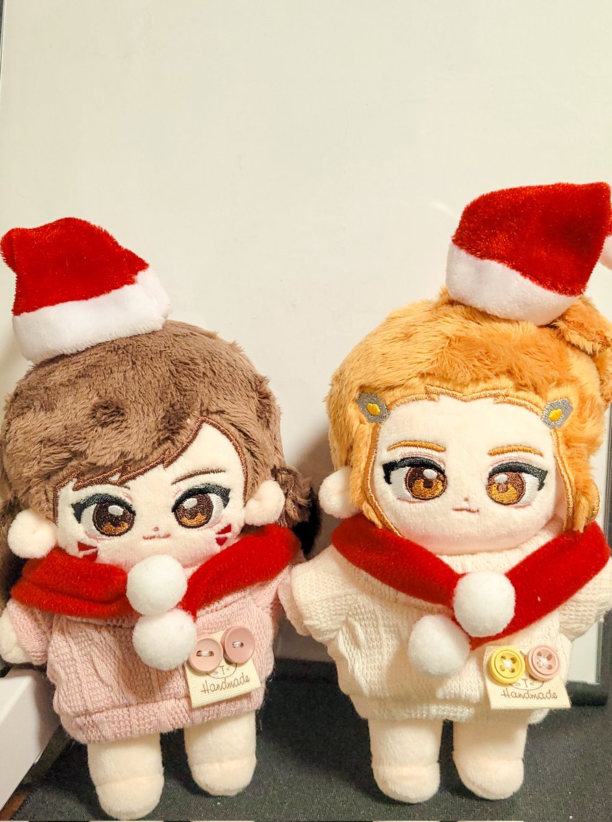 ow_YumYum15's tweet photo. 등어님이 보내주신 블딥이 옷들 드디어 도착했어요!!!!
클스마스 스웨터랑 새우튀김 옷 받았어요! 진짜 전부 너무 귀엽고…
특히 새우튀김은 ㅋㅋㅋㅋㅋㅋ 너무 취향이에요 
완전 행복한 크리스마스 선물 받았습니다 🎄🎁
감사합니다!!!🧡🩷

#꼬마워치 https://t.co/yrt7miwcRL