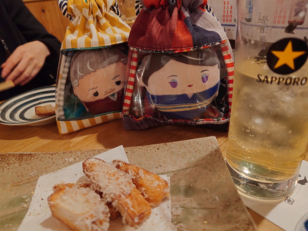 先日買わせていただいた巾着に収まった乙米様と克典が可愛すぎて飲み屋