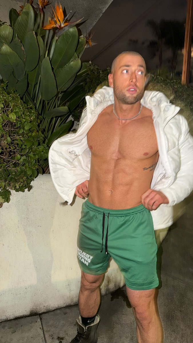 _MuscleMatt's tweet image. Happy Holidays X! #hotgays #gayonlyfans #musclemen #hotguys #handsomemen #bodybuilder #gaybodybuilder #muscle #onlyfans #hotgaymen