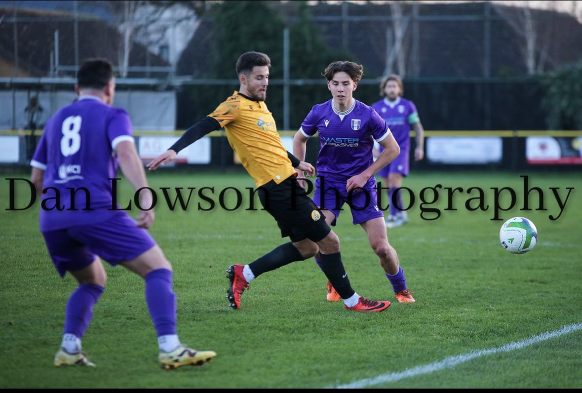 ⚽️ ITS BACK TO FOOTBALL for me today! It’s a Boxing Day tradition that all games are on that day, but most teams are playing today instead.

Christmas has always been a great time for football!