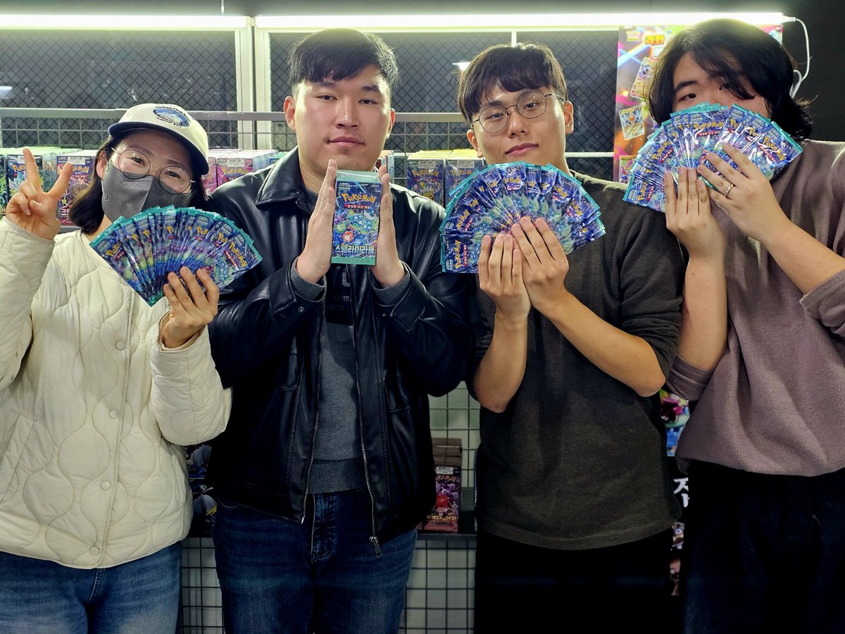 [목포 TCG팩토리] 

12월 27일 (토) 포켓몬 카드게임 미니리그 결과!

참가 인원 : 8인

1위 이*덕님 스트린더바렛덱

2위 한*화님 악리자몽ex덱

3위 양*준님 이브이바렛덱

4위 김*제님 마리의 오롱털ex덱

함께 해주신 분들 모두 수고하셨습니다.

감사합니다.