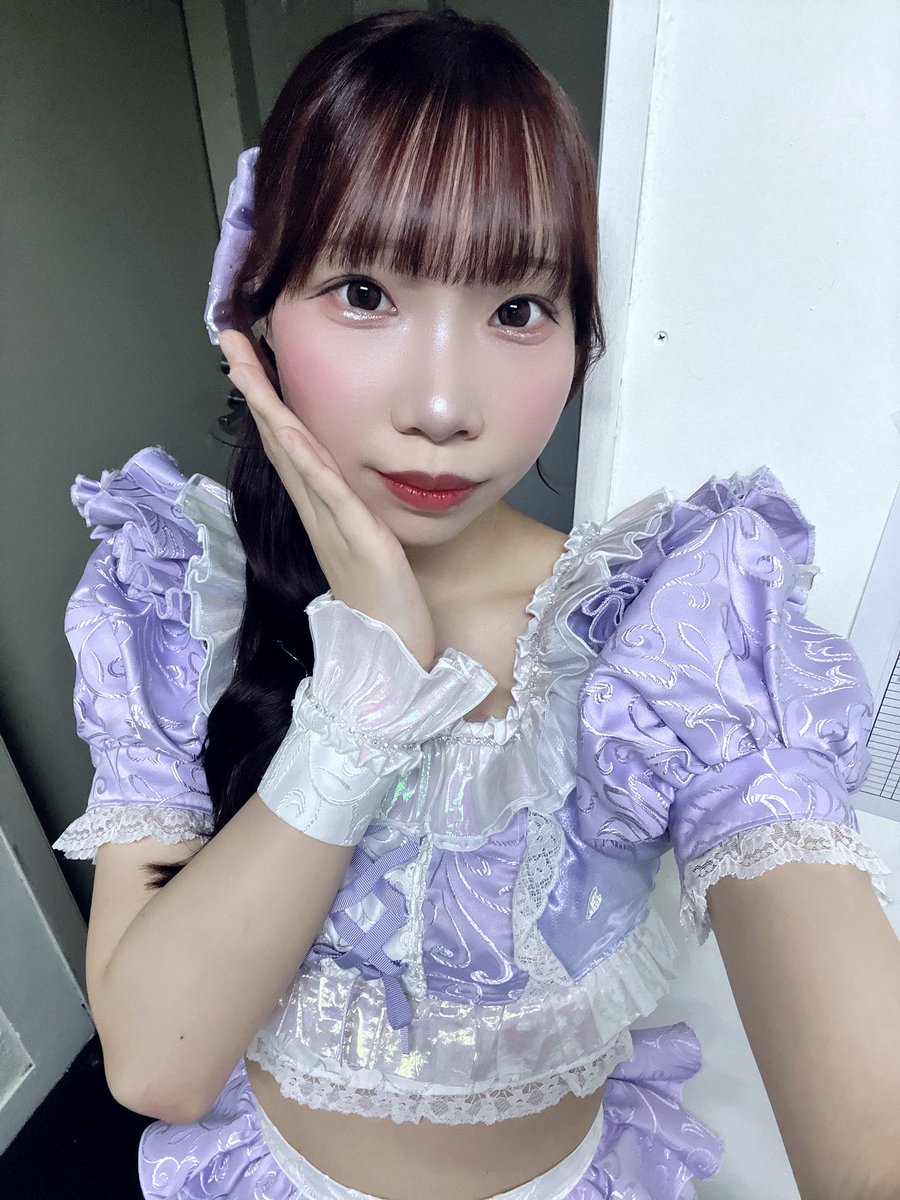 もなちめいのチェキ撮ってくれてスマホの裏に入れるらしいwwwwこれから