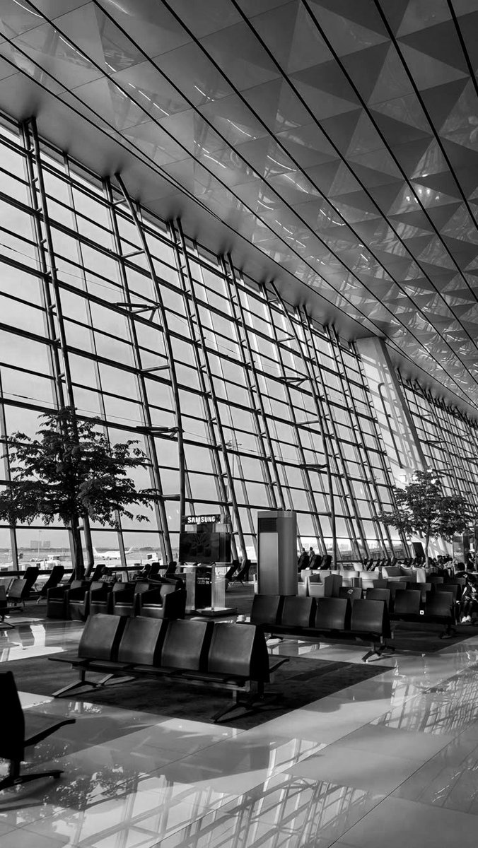 ㅤ

Setelah kondangan saatnya kabur lagi ke Puri. Katanya mau ganggu Pakman dan Sapinya, sekaligus bakar kembang api disana. 

ㅤ