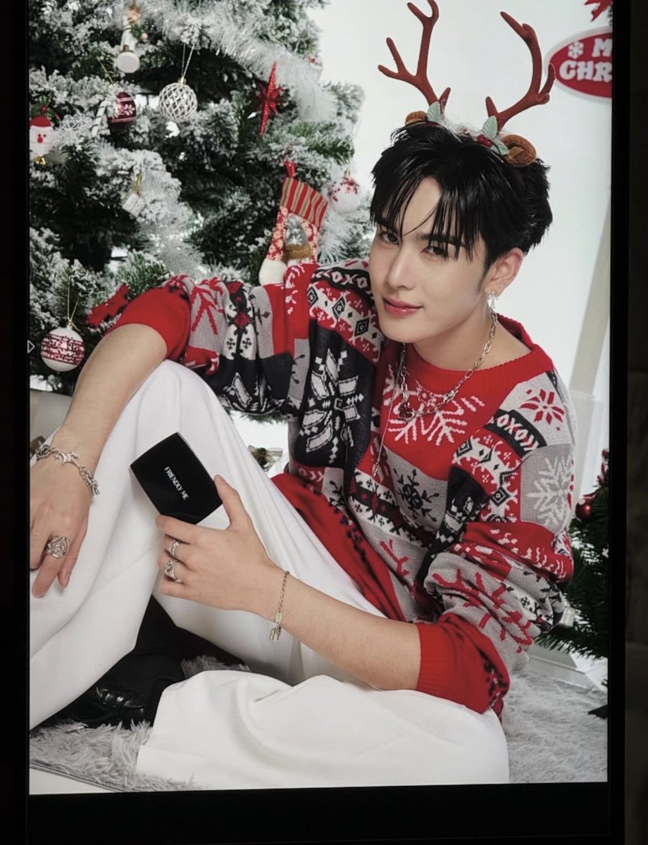 babytatajiw's tweet image. คุณพรีเซนเตอร์ Friendly Me หล่อมากกก แล้วรูปที่น้องต้าหลุดยิ้มน่ารักมากเลยอะ y—y 😭🤍✨