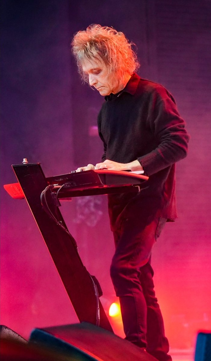 Muere Perry Bamonte, teclista de The Cure, a los 65 años, tras una corta enfermedad. 
 
Su música se puede escuchar en películas como 'El Cuervo' (1994) con la canción "Burn".
DEP

Buenos días Rebeldes. Café y al lío ☕ Hoy + #cine