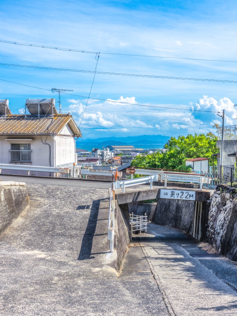 aybena's tweet image. 海へ行く道