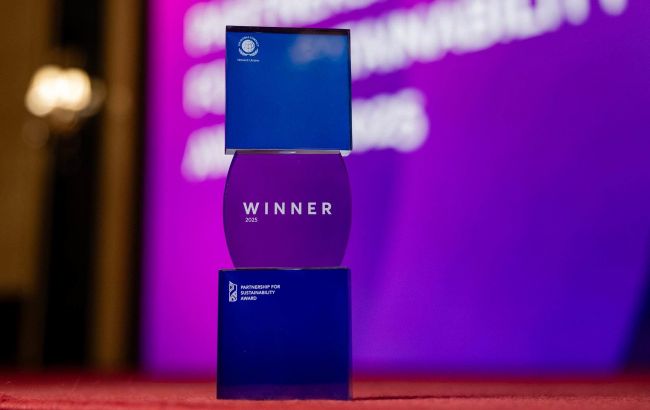 PromPolitInform's tweet image. Компанія «Метінвест» стала переможницею міжнародної премії Глобального договору ООН в Україні Partnership for Sustainability Award 2025 у категорії «Відновлення України».
Премію компанія отримала за створення сталевого підземного шпиталю на лінії фронту.

prompolit.info/2025/12/26/vry…